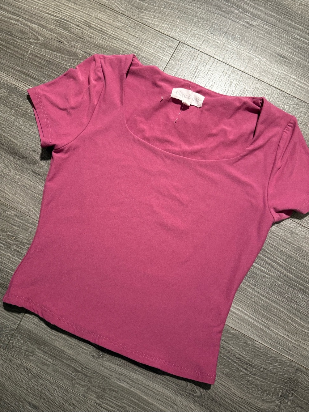 Olive & Oak Magenta Scoop Neck Short Sleeve Tee